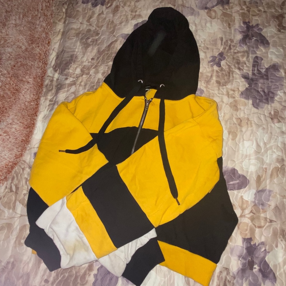 Cropped zip up